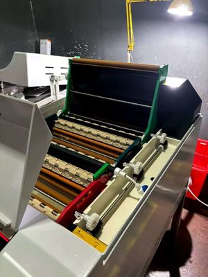 Processador de filme NDT de fácil portabilidade com largura máxima de 450 mm e tamanho mínimo de filme de 50 × 100 mm