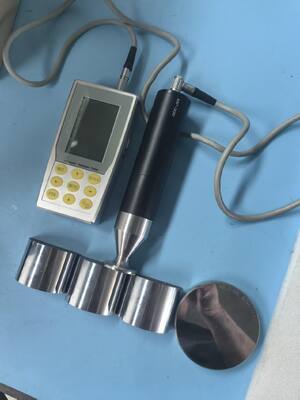 Máquina de testes portátil da dureza do verificador ultrassônico da dureza da ponta de prova motorizada HUH-5E
