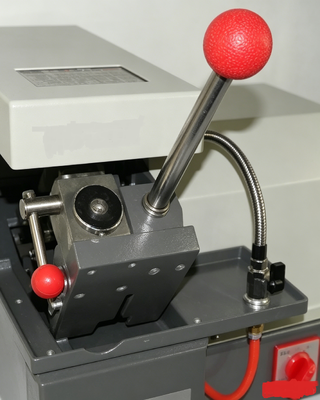 Máquina de corte de amostra de metalografia de laboratório HC-300E 2800R/min com sistema de resfriamento circulante para teste de material