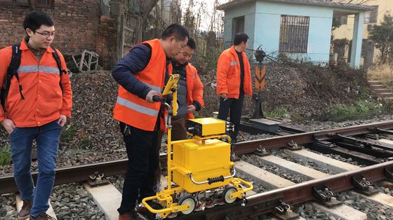 Carrinho leve com display colorido TFT usado para sistema ferroviário Detector digital ultrassônico de defeitos em trilhos