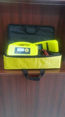 Detector de tubulações subterrâneas Detecta localização Direção e profundidade de tubulações subterrâneas