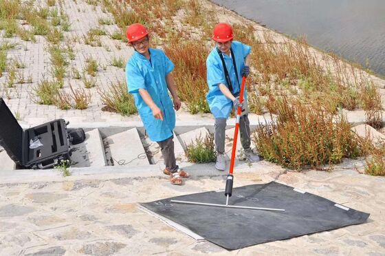 Equipamento de detecção de fugas de geomembrana