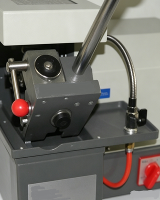 Máquina de corte de amostra de metalografia de laboratório HC-300E 2800R/min com sistema de resfriamento circulante para teste de material